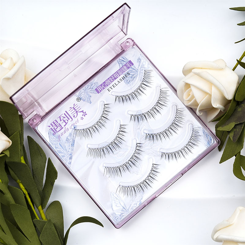 Why Are Soft Lightweight Clear Band False Eyelashes AB15 a Must-Have for Effortless Beauty?